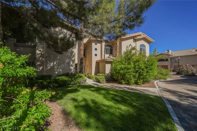 MLS: 2325977 Condo For Sale