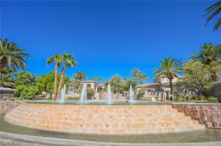 Photo #2: 2325977 Listing