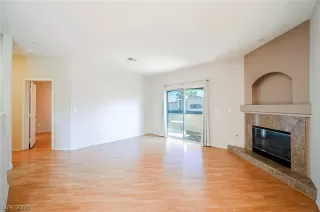 Photo #6: 2325977 Listing