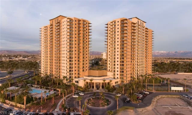 MLS: 2325979 Condo For Sale