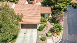 Photo #3: 2325988 Listing