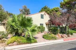 Photo #5: 2325988 Listing