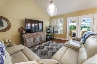 Photo #6: 2325988 Listing