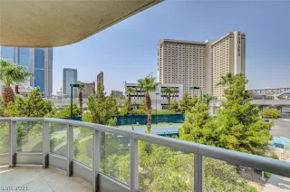 Photo #5: 2325993 Listing