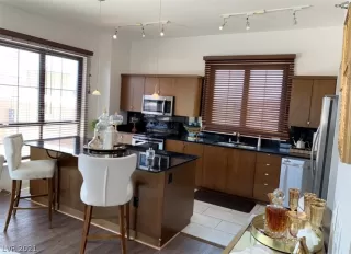 Photo #5: 2326033 Listing 