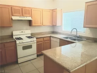 Photo #4: 2326074 Listing