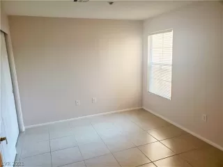 Photo #5: 2326074 Listing