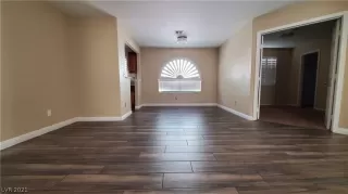 Photo #2: 2326077 Listing