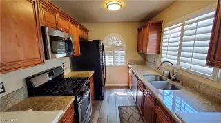 Photo #4: 2326077 Listing