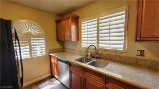 Photo #5: 2326077 Listing