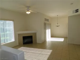 Photo #4: 2326092 Listing