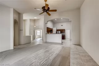 Photo #6: 2326129 Listing