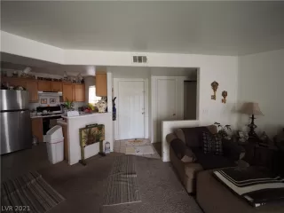 Photo #5: 2326130 Listing