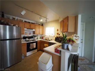 Photo #6: 2326130 Listing