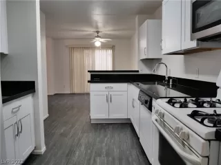 Photo #1: 2326132 Listing 