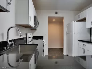 Photo #2: 2326132 Listing 