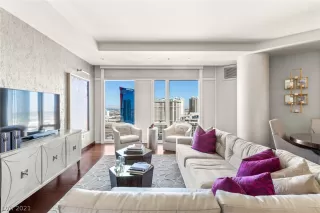 Photo #2: 2326147 Listing