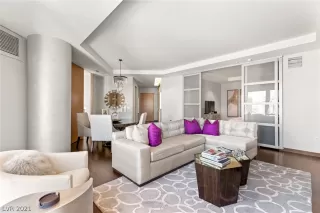 Photo #3: 2326147 Listing