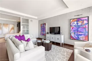 Photo #4: 2326147 Listing