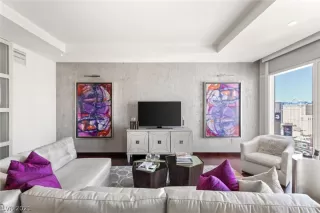 Photo #5: 2326147 Listing