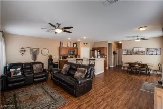 Photo #2: 2326151 Listing