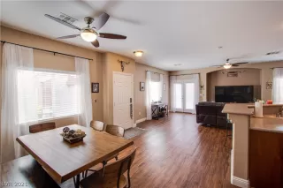 Photo #3: 2326151 Listing