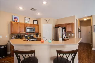 Photo #5: 2326151 Listing