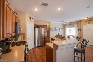 Photo #6: 2326151 Listing