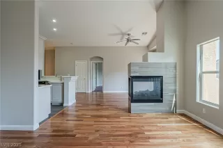 Photo #4: 2326171 Listing