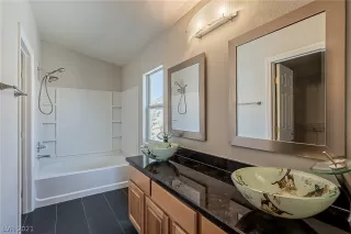 Photo #5: 2326171 Listing