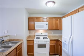 Photo #3: 2326206 Listing