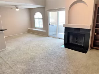 Photo #6: 2326246 Listing