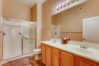 Photo #5: 2326249 Listing