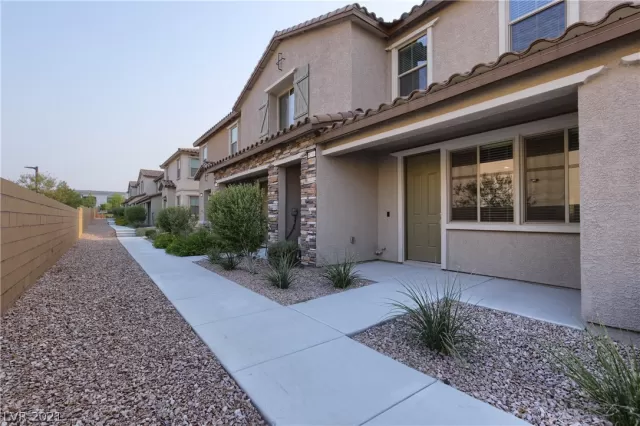 MLS: 2326288 Condo For Sale