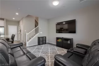 Photo #3: 2326288 Listing