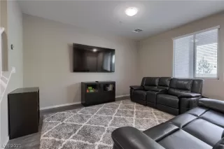 Photo #4: 2326288 Listing