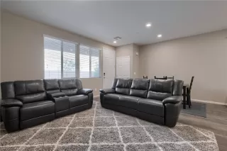 Photo #5: 2326288 Listing