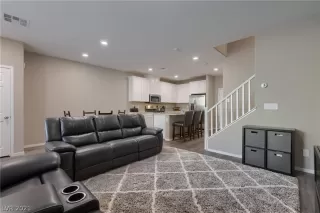 Photo #6: 2326288 Listing