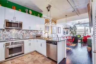 Photo #1: 2326291 Listing