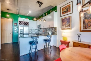 Photo #2: 2326291 Listing