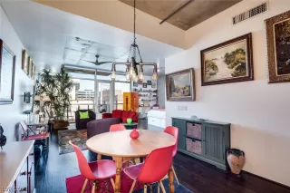 Photo #3: 2326291 Listing