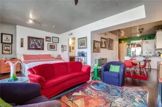 Photo #5: 2326291 Listing