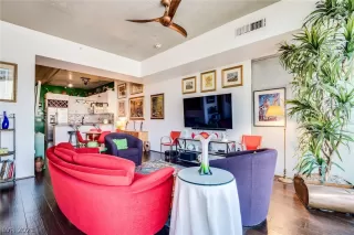 Photo #6: 2326291 Listing