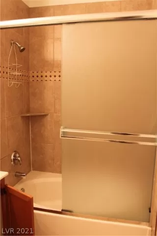 Photo #5: 2326293 Listing