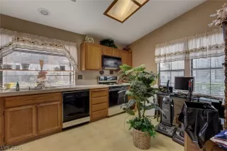 Photo #6: 2326297 Listing 