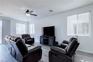 Photo #5: 2326303 Listing 