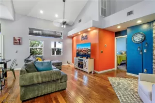 Photo #3: 2326310 Listing