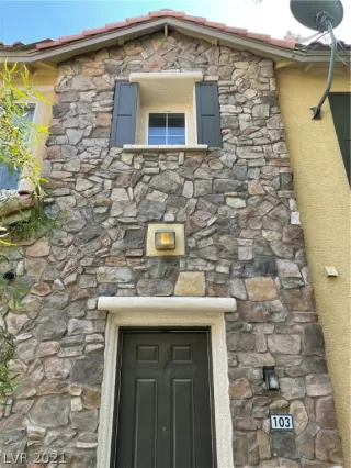 Photo #2: 2326331 Listing