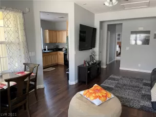 Photo #5: 2326331 Listing