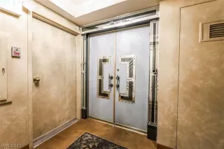 Photo #3: 2326362 Listing